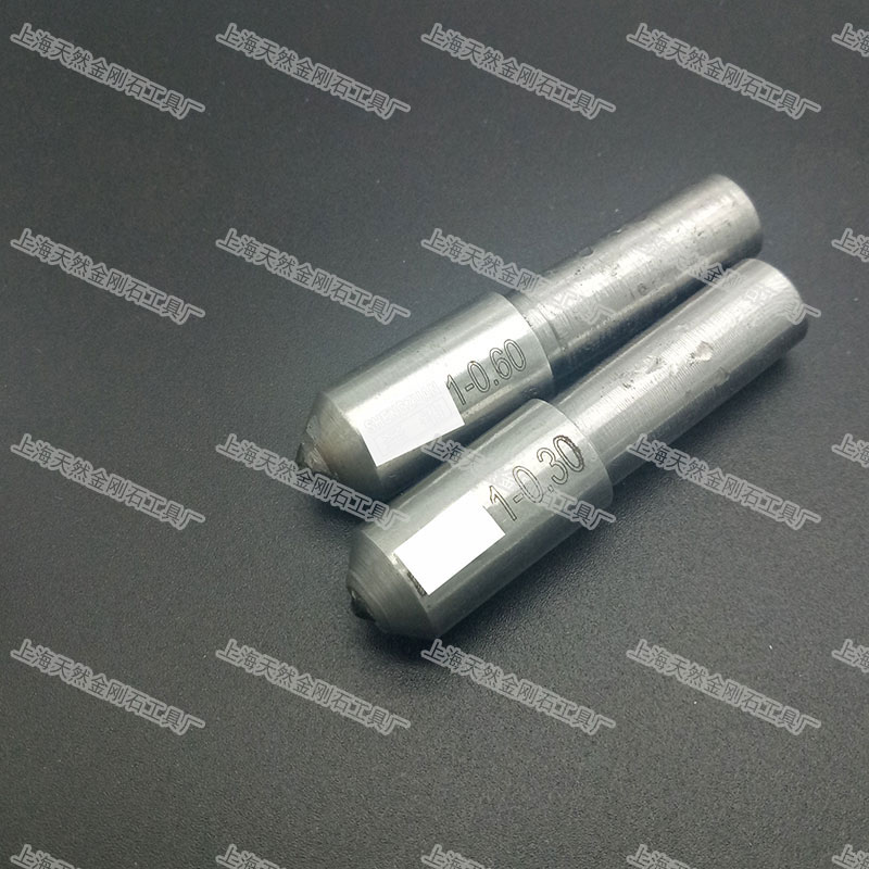 下面帶大家了解下上海天然金剛石工具廠老客戶購買同行產(chǎn)品到我廠翻修的例子：      該客戶一直是我廠的忠實客戶，由于其他原因在網(wǎng)上購買了同行的產(chǎn)品，下面是使用過后的金剛石筆圖片：